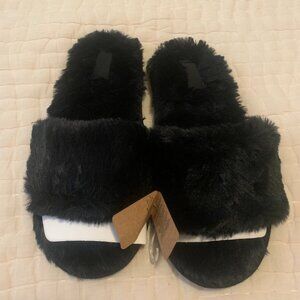 Victoria’s Secret PINK Faux Fur Slippers
